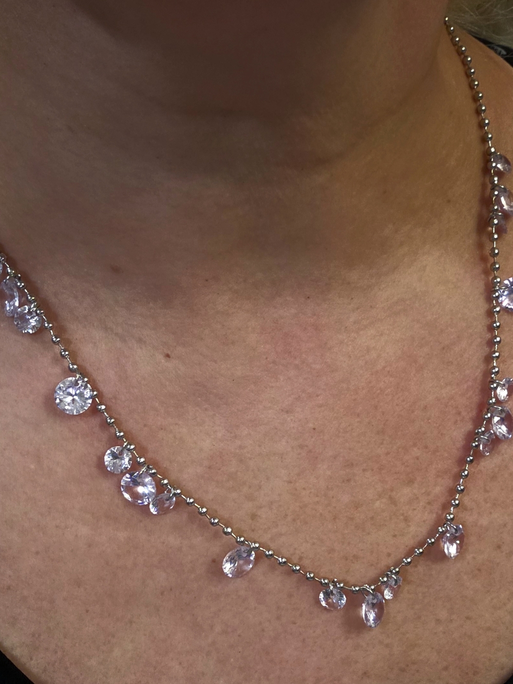 Vintage Hypoallergenic Minimalist Necklace with Sparkling Surround Design.